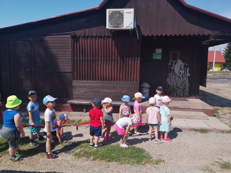 Spacer i lody dla ochłody Samorządowe Przedszkole w Izbicy