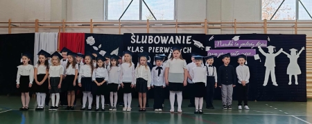 PRZEDSZKOLAKI NA PASOWANIU KLAS PIERWSZYCH