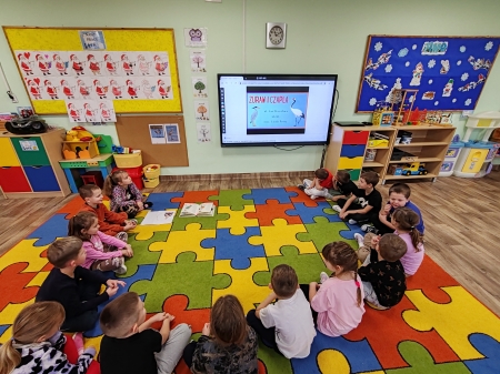 ''Żuraw i czapla'' - kolejny wiersz, którego wysłuchały dzieci. 